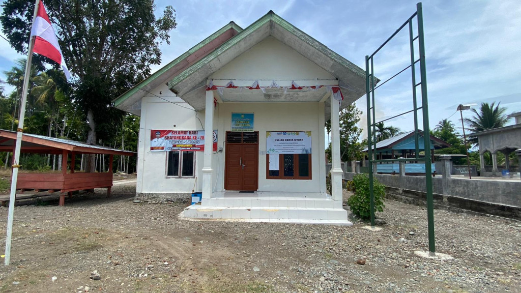 Kantor sekretariat Gampong Lon Baroh